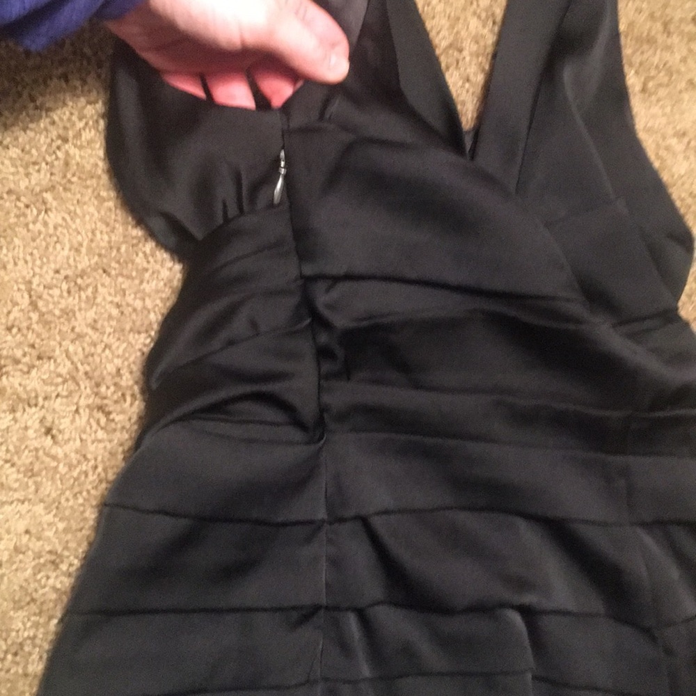 ‼️5 for $20‼️ NWOT FLATTERING ruched black top - Picture 5 of 8